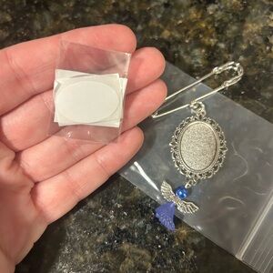 “something blue” Bouquet Charm with adhesives (brand new)